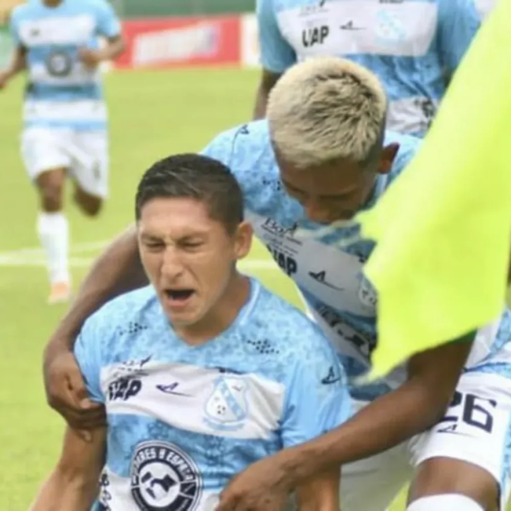 festejando su gol